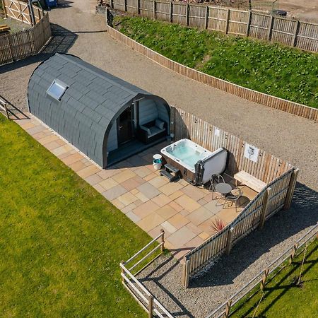 Thistle Pod Farm Stay With Hottub Sleeps 2 Galston  المظهر الخارجي الصورة